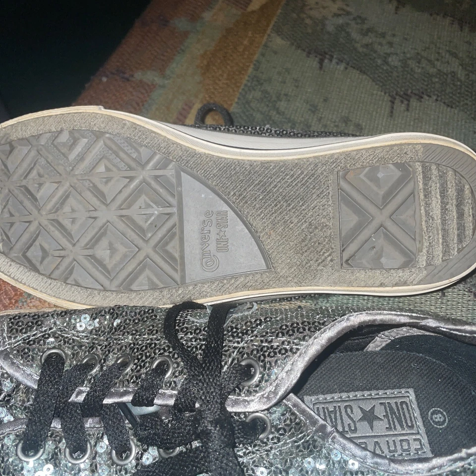 Zapatillas deportivas Converse One Star plateadas con lentejuelas talla 8 de caña baja para mujer usadas Foto 3 de 4