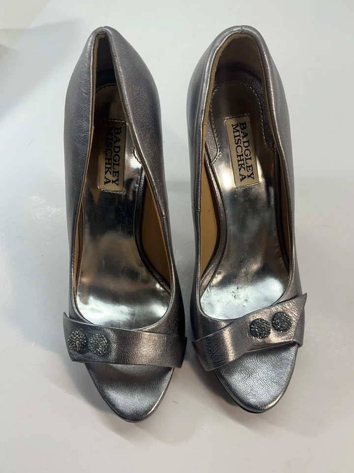 Женские серебряные туфли на шпильке BADGLEY MISCHKA размер 7,5 М кожаная подошва - Изображение 2 из 4
