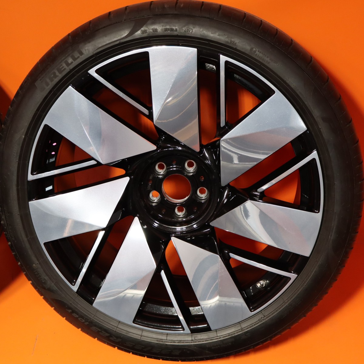 Rolls-Royce Cullinan 2025-2026 Front Wheels Set P/N 36115A5F950
