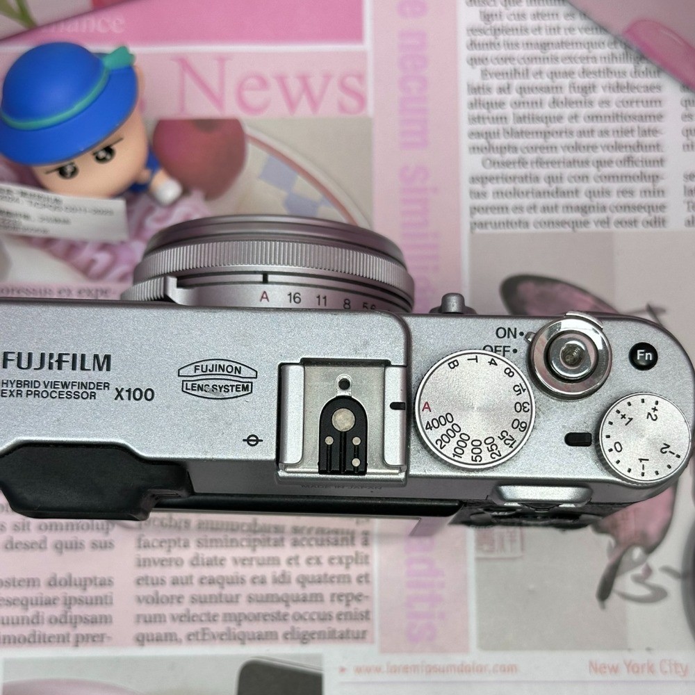 Fujifilm X100 Digital Camera 12.3MP 4x Optical Zoom Silver