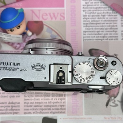 Fujifilm X100 Digital Camera 12.3MP 4x Optical Zoom Silver