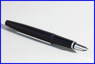 1980er LAMY 80 Kolbenfüller mit FEINER 14K platinierter Feder OHNE Kappe