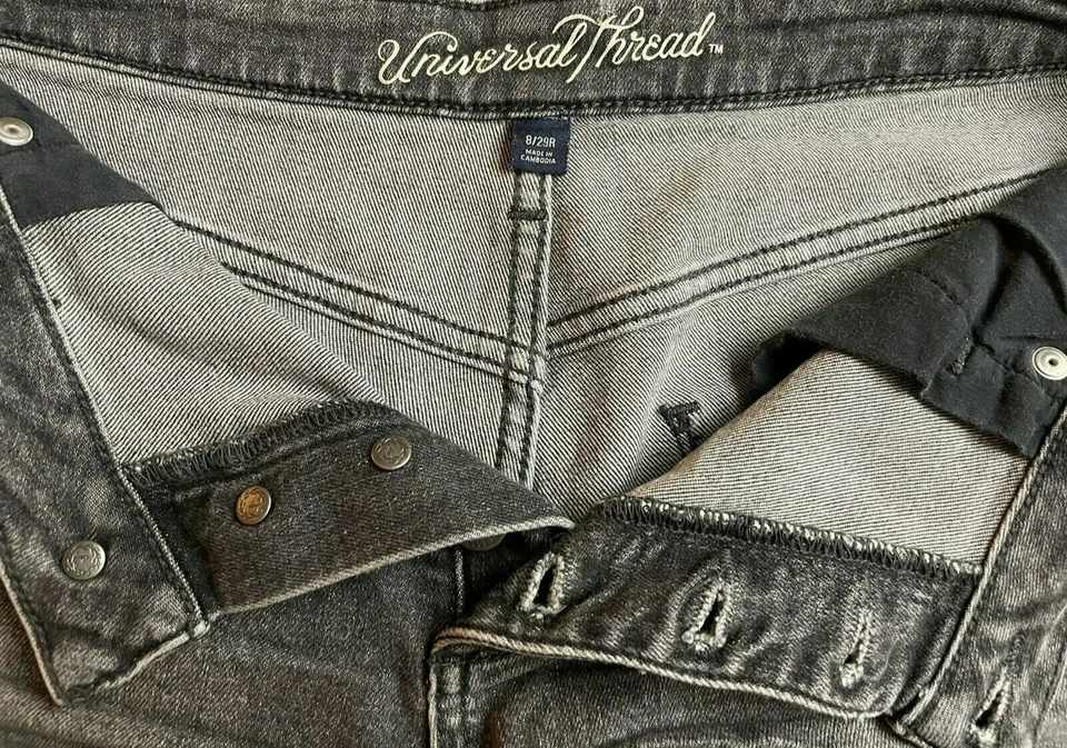 Pantalón corto de tiro alto Universal Thread para mujer talla 8 negro desteñido cierre de mosca de 4 botones Foto 4 de 4