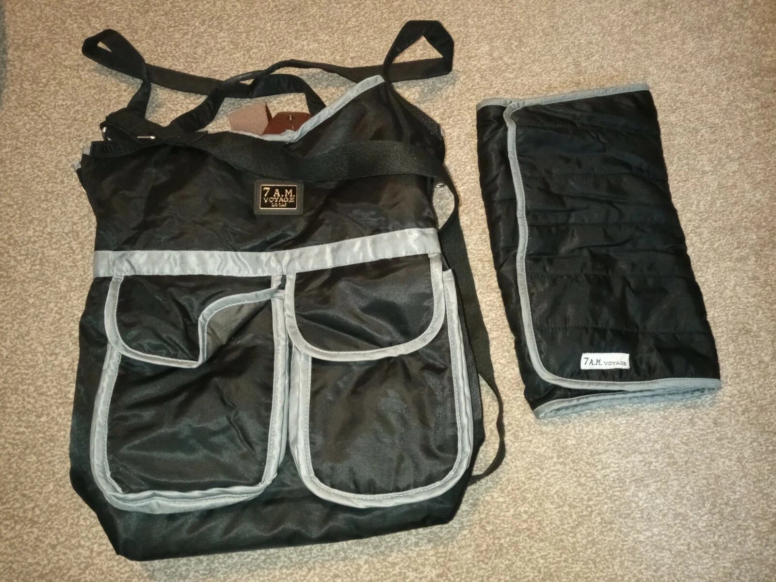 BLACK 7AM Voyage Enfant Barcelona changing bag with mat