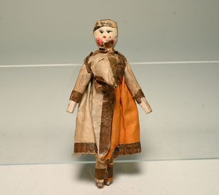 uralte Biedermeier Holz Puppe in originaler Kleidung H. 10 5 cm Gröden 1850