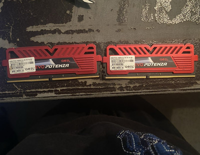 GeIL EVO POTENZA 8GB (2x4GB) DDR4-2400 PC4-19200 DIMM 288-Pin Unbuf