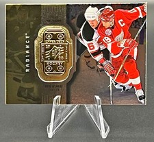 1998-99 SPx Finite Radiance #30 Steve Yzerman Detroit Red Wings 3801/4750   NM