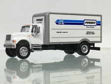 1/87 HO Scale Die Cast International Box Truck - Penske Truck Rental - White