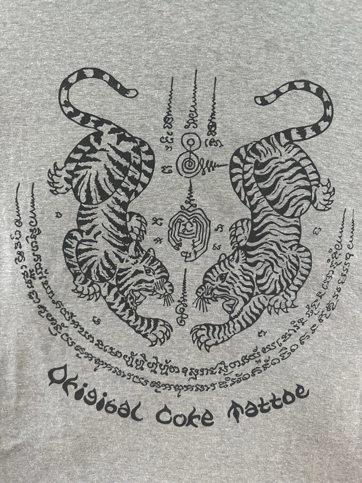 Camiseta Sure Tiger Muay Thai Hombre Talla 2XL Gris Amuleto Sak Yant Tatuaje KickBoxing Foto 2 de 4