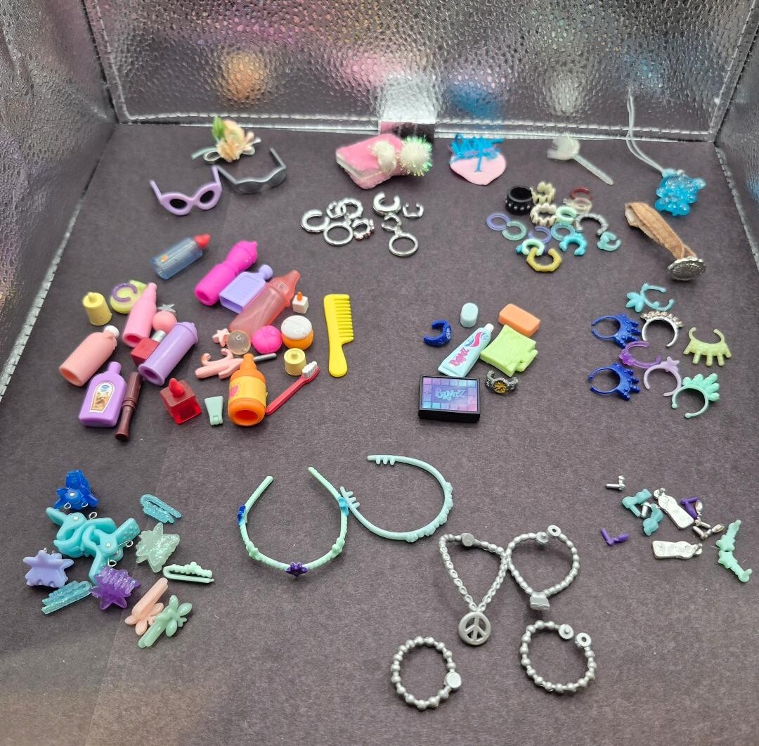 Vintage Barbie Skipper Doll Hair and Bath Accessories LOT 100