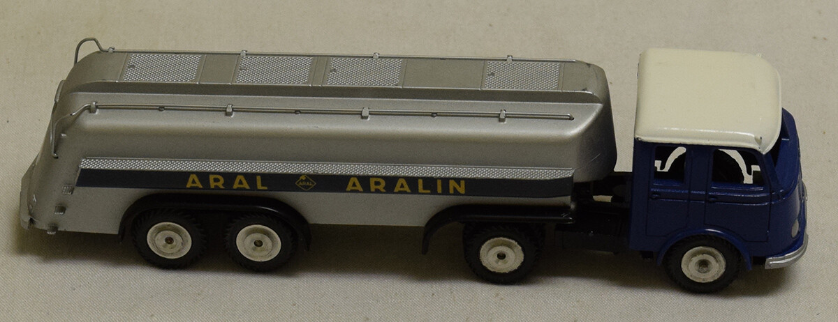 メルクリンMARKLINメルセデスベンツ ガソリンタンカー『ARAL』8032 MARKLIN #8032 ARAL ARTICULATED TANKER NEAR MINT MODEL/ VG