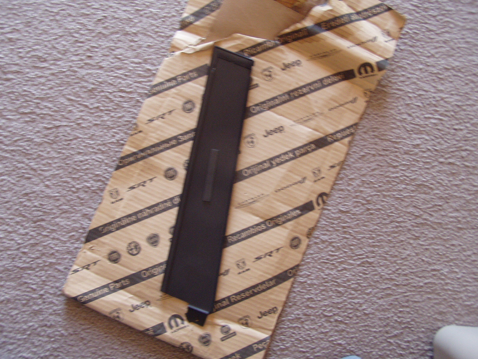 06 07 08 09 10 Chrysler 300 door pillar molding applique left rear door