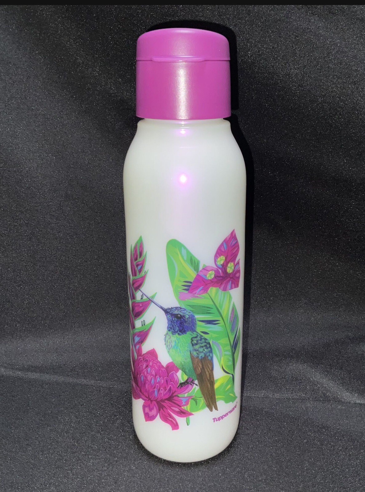 ✅ Brand New Tupperware Hummingbird Eco Flip Top Water Bottle 25-oz~Multicolor*