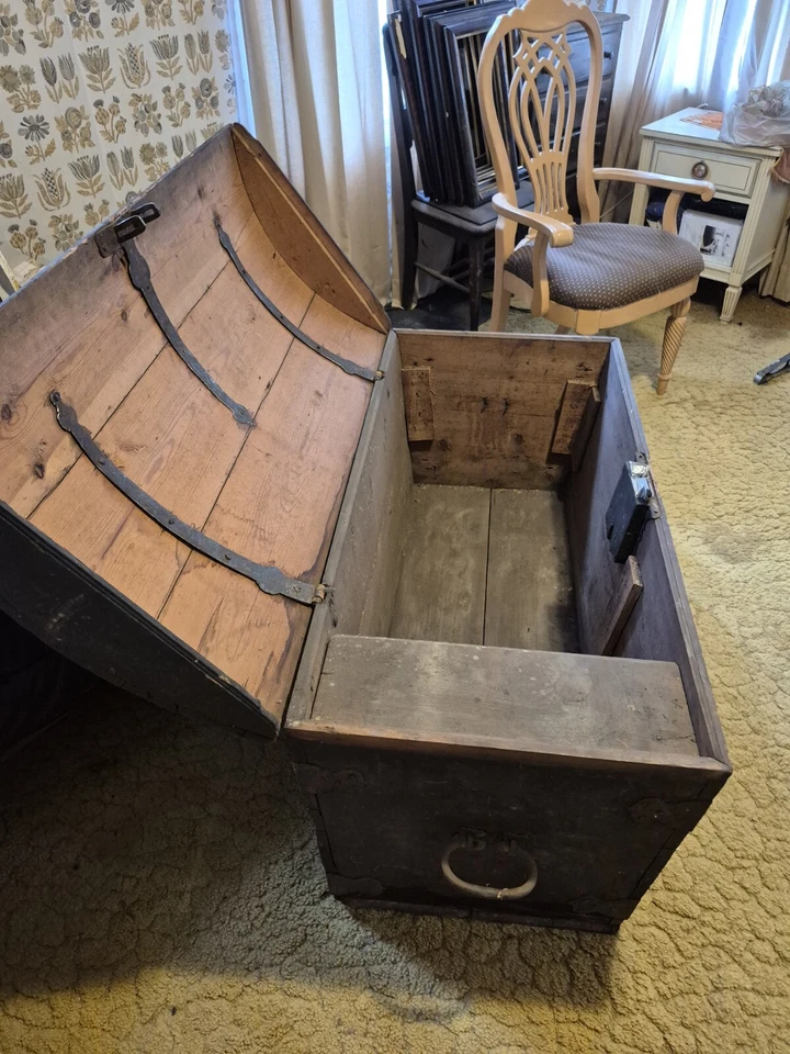 Antique Scandanavian Sea Captains Chest  - Image 3 of 4