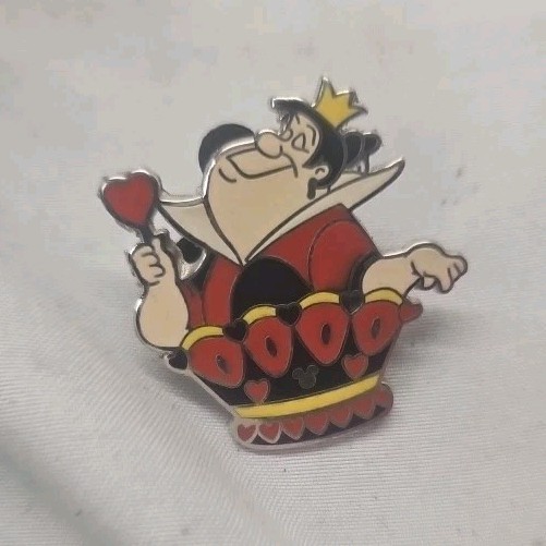 Disney Queen of Hearts Chess Collection Alice In Wonderland Disneyland Trade Pin