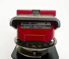 Allen-Bradley 800H-WK61 Ser. B Red Momentary Contact Flip Lever