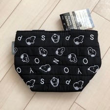 Bolsa de almuerzo PEANUTS Snoopy negra aislada