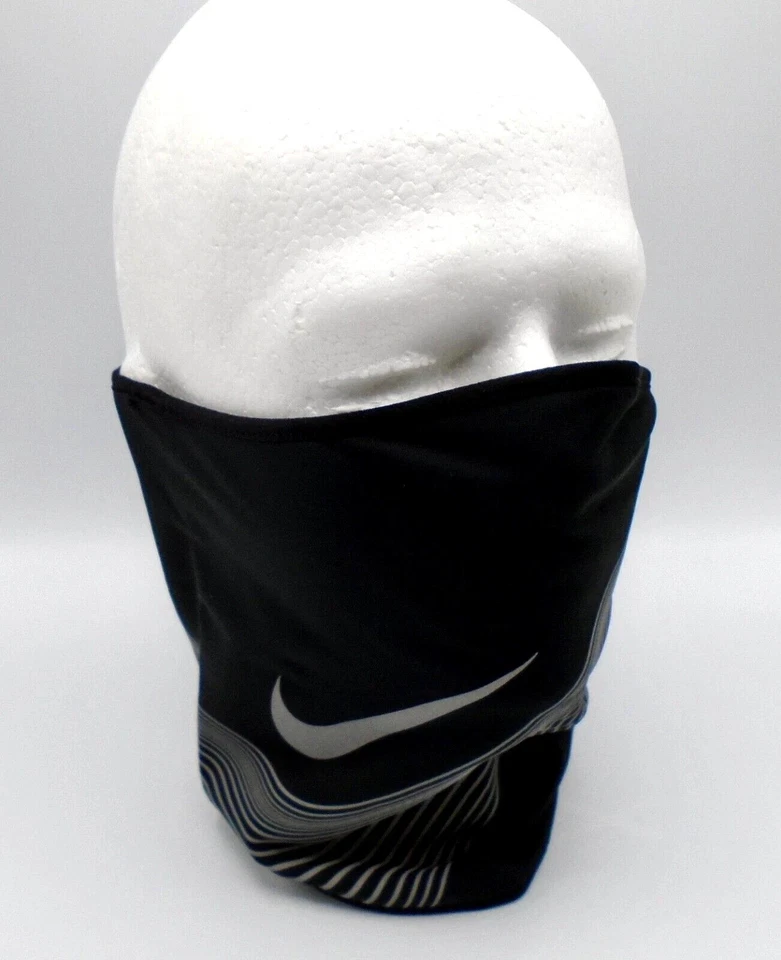 Aquecedor de pescoço Nike Therma-Fit preto/prata adulto P/M - Imagem 2 de 4