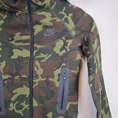 Nike Boys Size XS/6-7 Camo Tech Fleece Full-Zip Hoodie Sweatshirt FN9118-010 - Picture 2 of 4