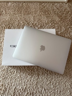 Apple MacBook Air (Mid 2020) 13,3'', Retina, Intel Core i3 1,1GHz, 8GB RAM, 25 A