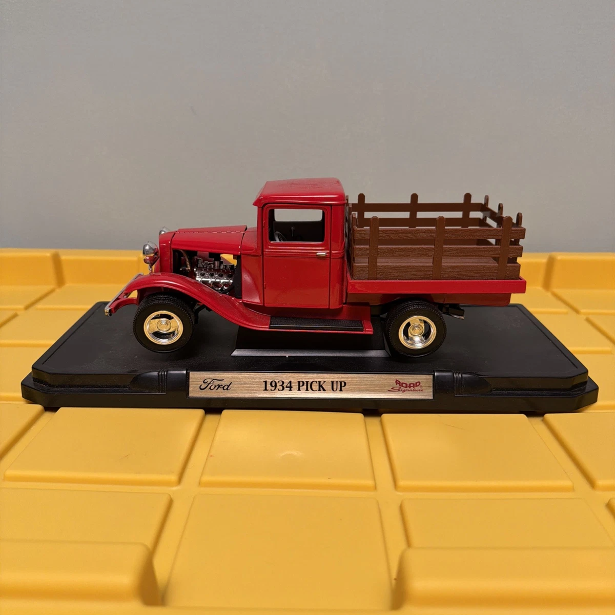 Road Legends 1:18 Scale Diecast Pickup Trucks for sale | eBay