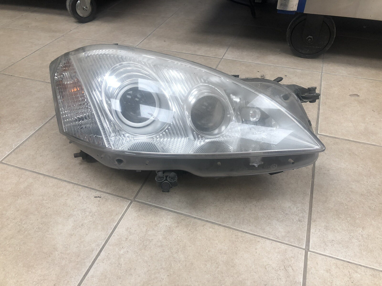 W216 MERCEDES 07-10 Cl63 AMG Right Passenger Side HID Xenon 