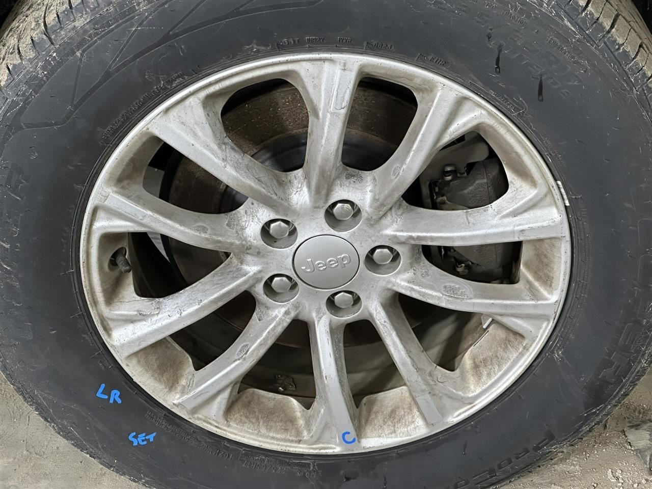 Wheel 17x7 Aluminum Painted 10 Spoke Opt Wfm Silver Fits 20-22 CHEROKEE 2711587