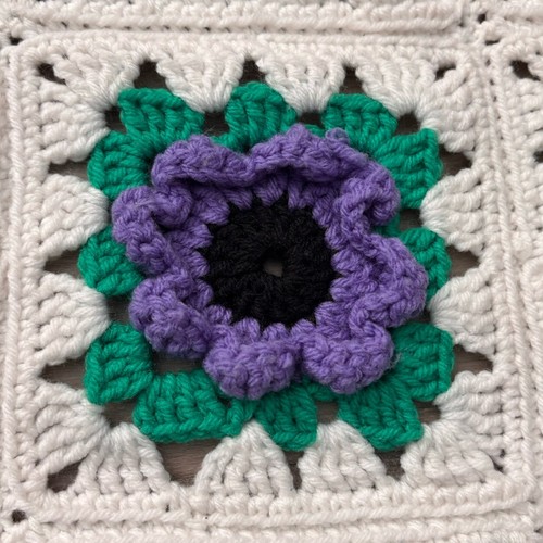 Vintage Afghan Wohndecke Granny Square erhaben 3D Blume lila rosa blau rot - Bild 12 von 20