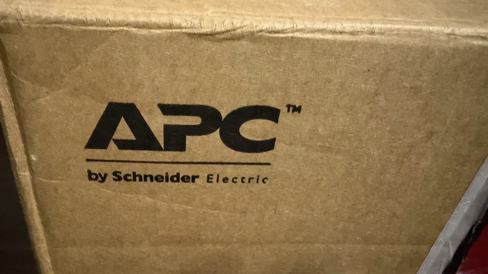 APC SMART SMT1000RM2UC UPS 1000 VA LCD RM 2U 120 V with SmartConnect In Box - Image 2 of 4