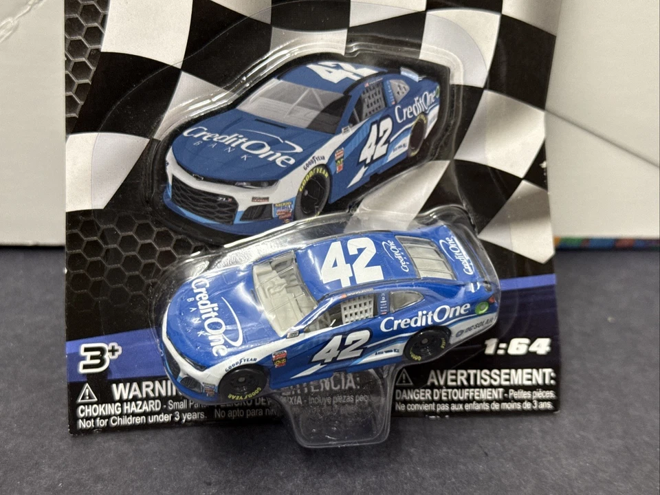 Kyle Larson #42 Credit One Bank NASCAR Authentics 2018 Wave 6 1/64 Diecast Nuevo Foto 2 de 3