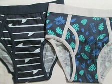 New 2 Boys Cat  Jack Briefs 100 Cotton   Sz S 6/7 Shark Fins  Forest Leaves