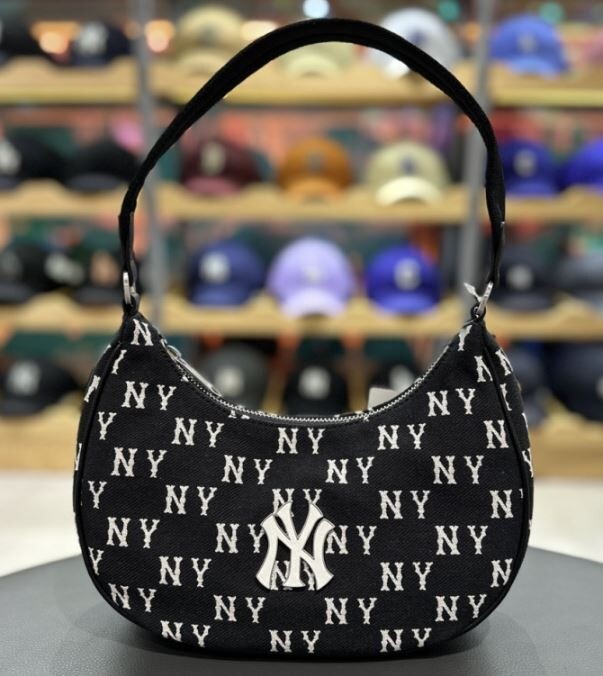 ショルダーバッグ MLB KOREA  Dia Mono Sportive Hobo Bag Classic Monogram Sportive Hobo Bag – MLB