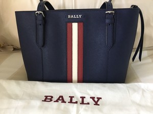 bally bucket bag