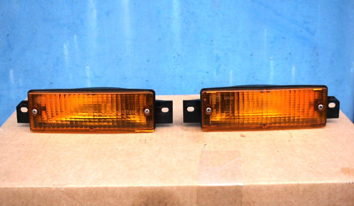 GENUINE ORIGINAL BMW E30 TURN SIGNAL INDICATOR FRONT BUMPER LEFT