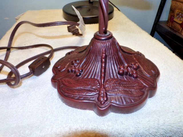 Lámpara de Escritorio Dale Tiffany Estilo Libélula Roja Ainsley 18" Foto 4 de 4