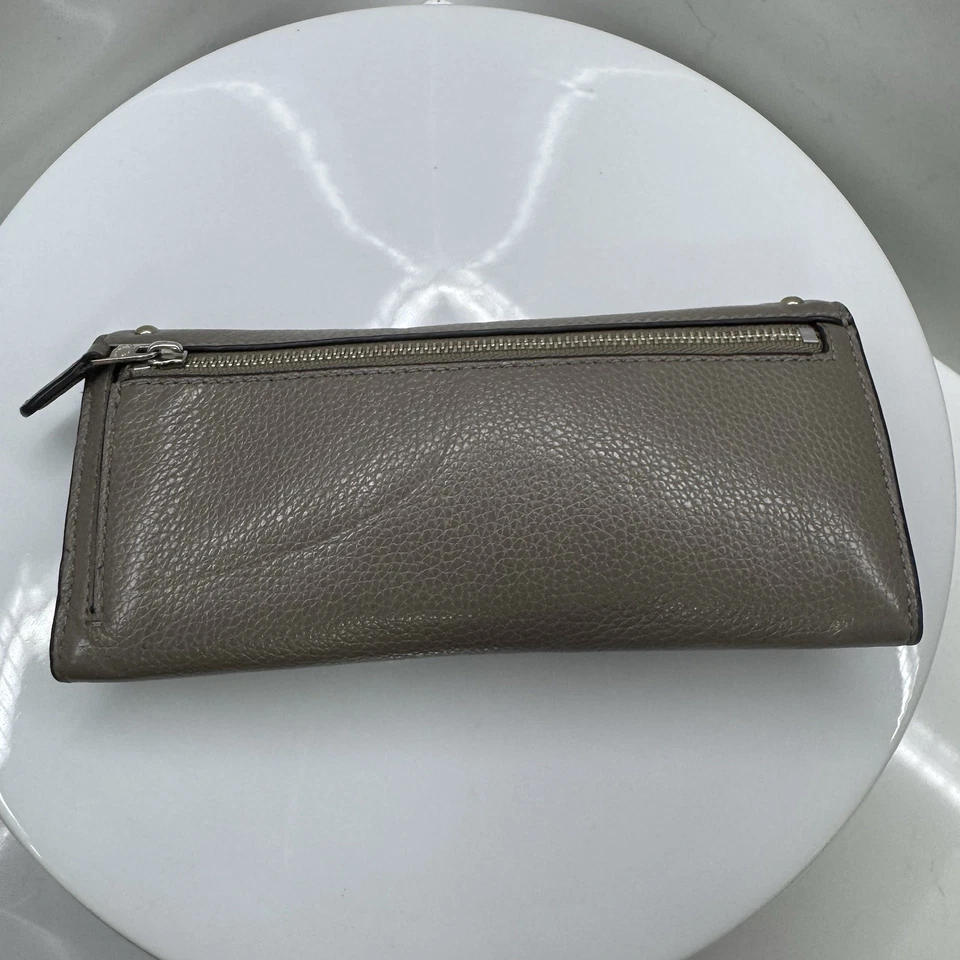 Cartera acordeón de cuero con tachuelas Coach - gris topo Foto 3 de 4