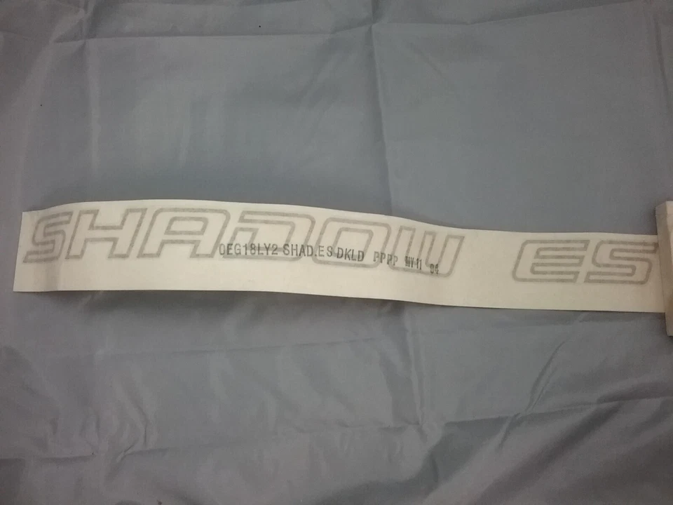 NUEVO GENUINO MOPAR 0EG18LY2 SOMBRA ES DKLD CINTA RAYA CALCOMANÍA ORO Foto 2 de 2