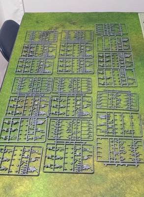 Warhammer Age of Sigmar AoS, 54 Skaven Plague Monks on sprue plus bits. LOT