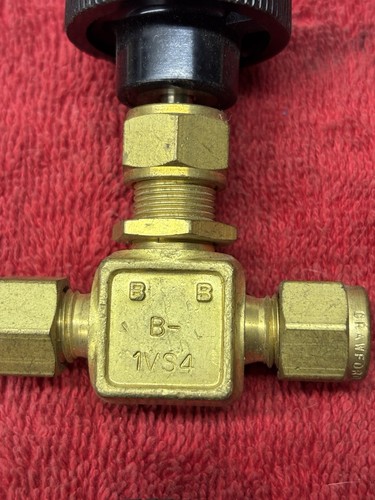 Swagelok WHITEY B-1VS4 Integral Bonnet Needle Valve 1/4" Union Compression Brass - 第 3/3 張圖片