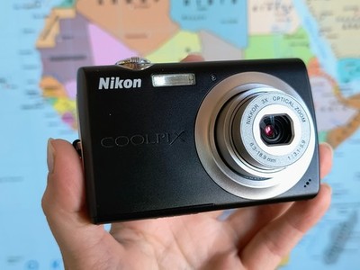 デジタルカメラ Nikon COOLPIX s203 Nikon COOLPIX S203 10.0MP Digital Camera - Black Fully Working