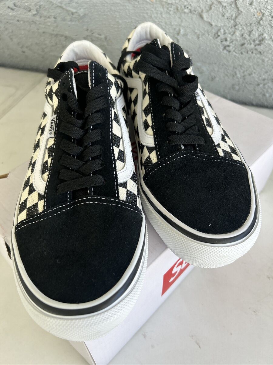 Size 9.5- VANS Supreme x Swarovski x Skate Old Skool Black Size 9.5- VANS Supreme x Swarovski x Skate Old Skool Black