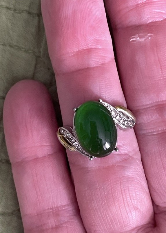 VINTAGE GREEN STONE COCKTAIL RING  W/ CZ ACCENTS & SILVER/GOLD TONE - SIZE 7-7.5