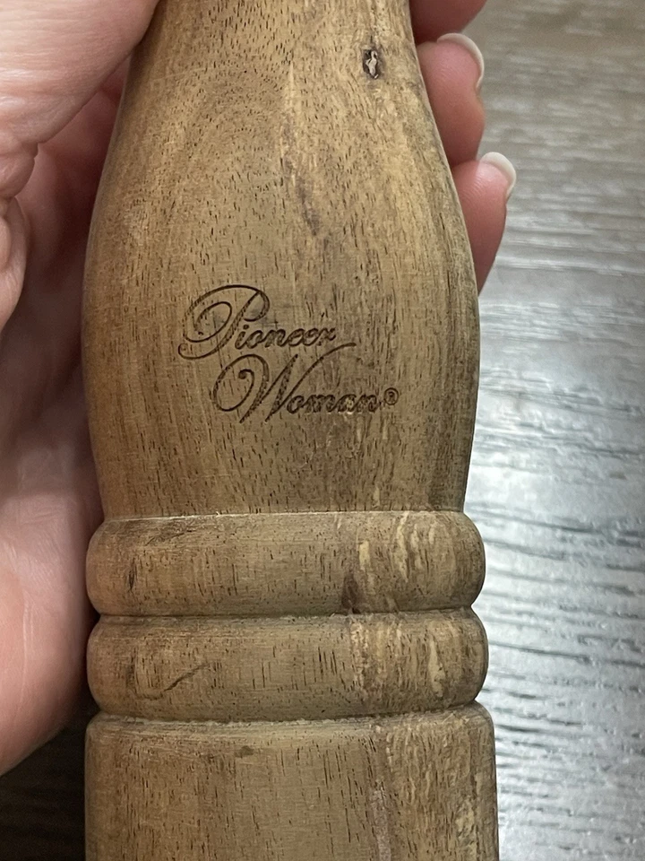 Pioneer Woman Pepper Grinder Mill Cream Carved Acacia Wood Farmhouse NEW - Image 4 of 4