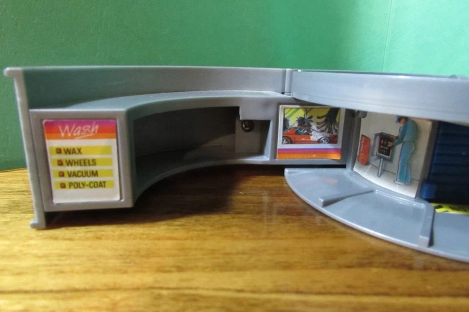 1989 Galoob Toys Micro Machines Secret Auto Supplies CAR WAX detail shop playset - Image 2 of 4