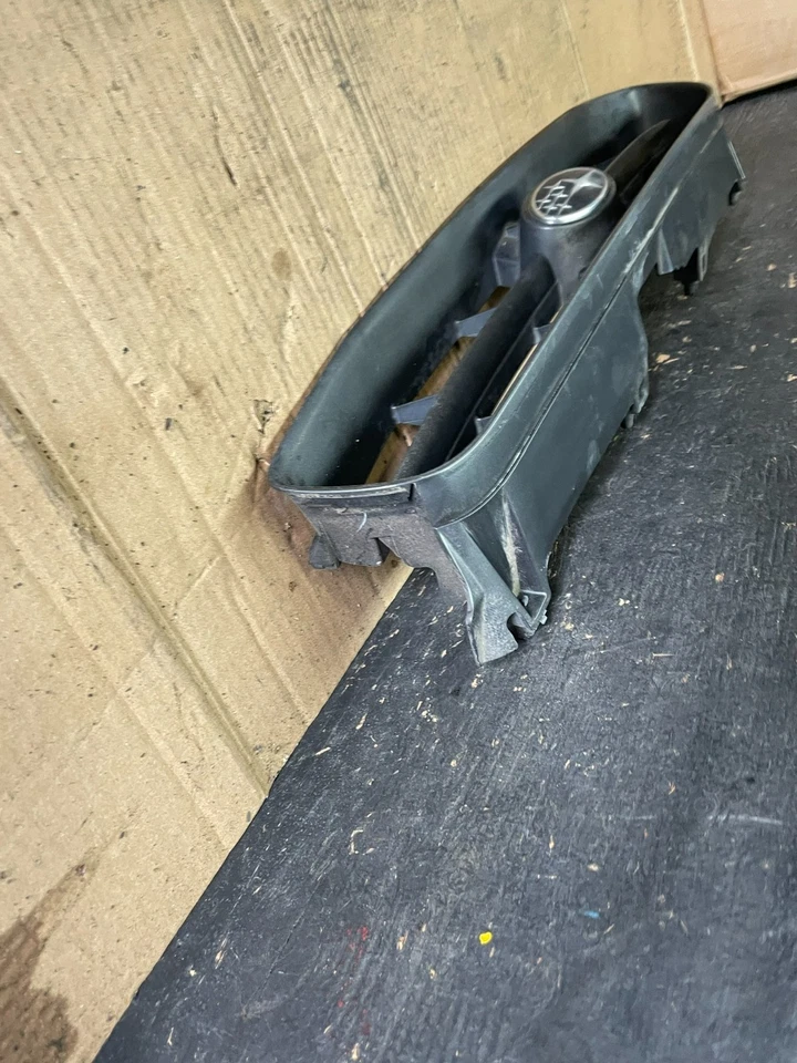 Решетка передняя верхняя для Subaru Impreza 2004–2005 годов выпуска черная оригинальная S6032 DG - Изображение 2 из 4