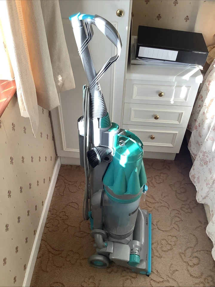Dyson DC07 Upright Vacuum Cleaner all Floors with Attachments Working Order - Image 3 of 4