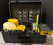 Trimble DGPS GPS Receiver 38073-11 with antenna, batteries, remote control, case