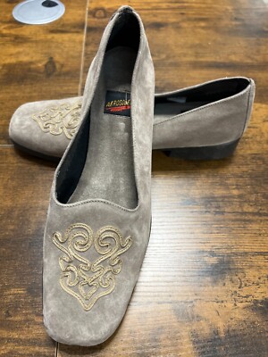 Aerosoles Women's 9B Mocha Loafers Block Heel Made in Italy, NWOT, Never Worn.