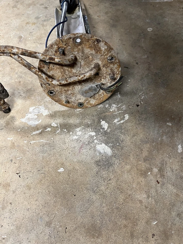 91-96 MITSUBISHI MIGHTY MAX & D50 PICKUP OEM BOMBA DE COMBUSTIBLE DE GAS CONJUNTO DE UNIDAD DE ENVÍO Foto 3 de 4