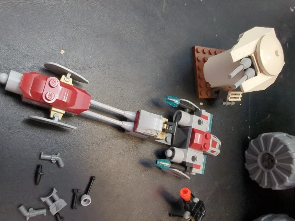 LEGO Star Wars: Clon Turbo Tank (7261) Falta Mace Windu y 2 Piezas Conocidas Foto 4 de 4